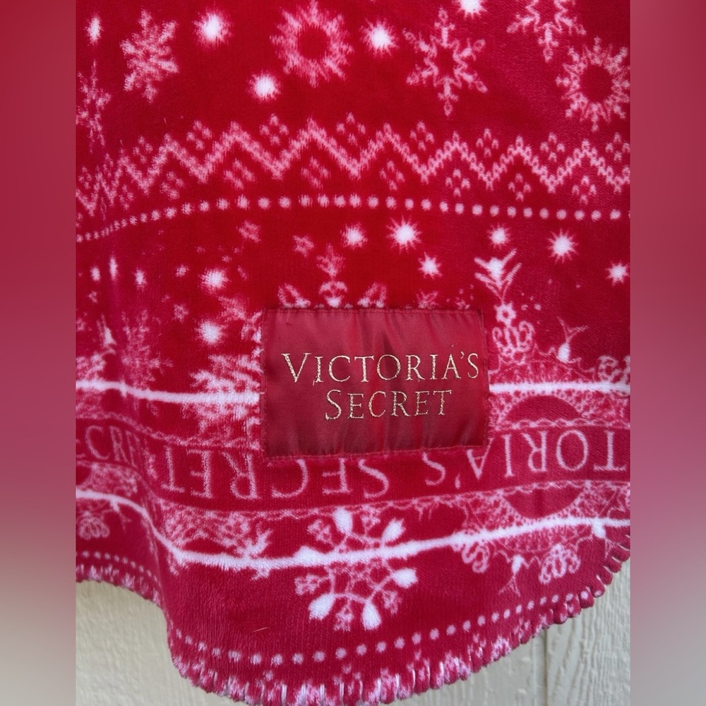 VICTORIA'S SECRET Sherpa Fleece Christmas Holiday Blanket Red Snowflake 60x50in